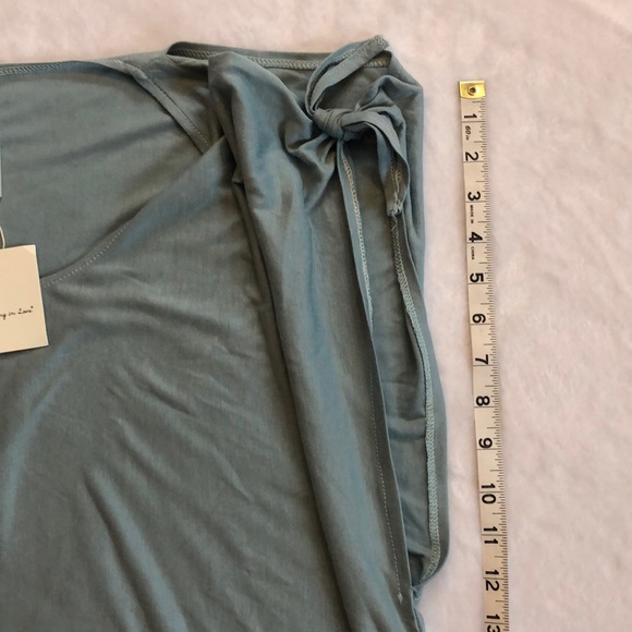 ❌ Sold ❌ NWT! Lou Lou Cold Shoulder Top - Picture 7 of 7